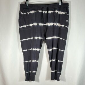 Torrid Grey & White Tie-Dye Cropped Sweat Pants
